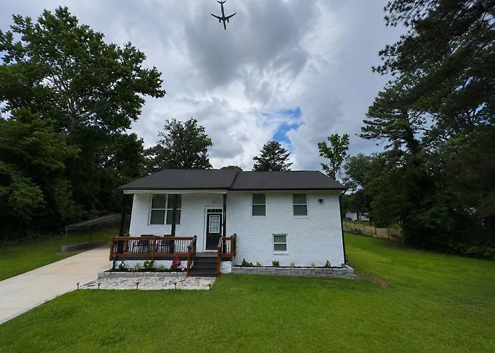 Relaxing Forest Park Home Near Airport & Downtown