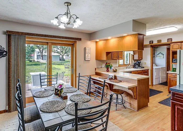 Pet-Friendly Exeter Home Near Rte 6 & I-80