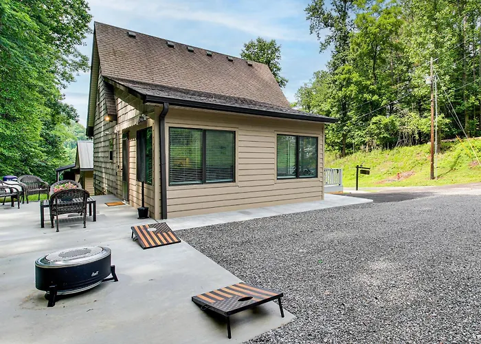 Fire Pit & Steps To Lake! Tims Ford Lake Retreat