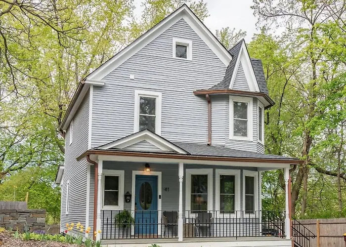 Hudson Victorian - Walkable To Warren St