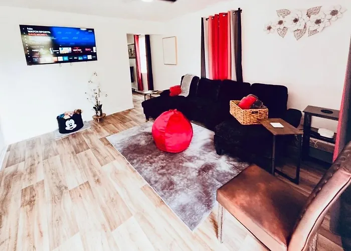 Red Door Lodge Of Alexandria 2-Bedrooms1-Bathroom