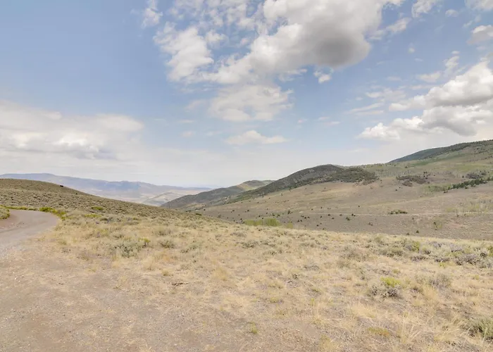 6-Bedroom, 2-Bath Cabin 4 Mi From Fishlake, Ut