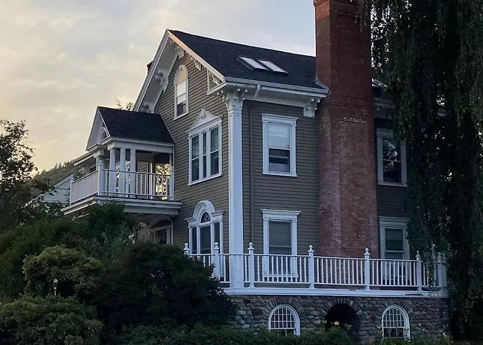 Historic Condo In Downtown Camden, Steps To Harbor