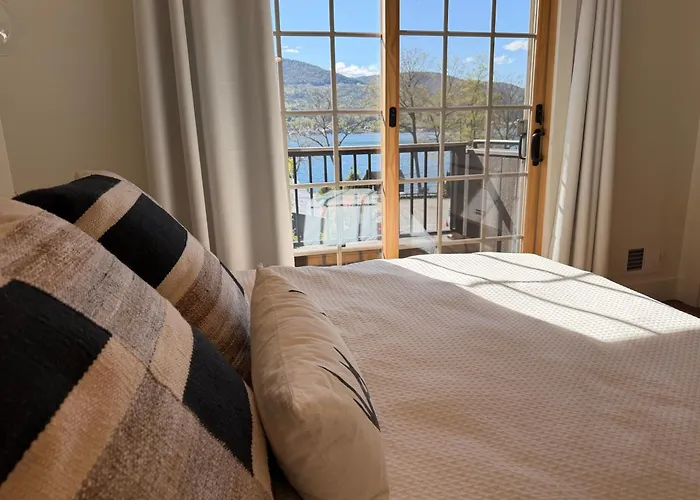 Deluxe Lodge Lakefront On Lake George #4