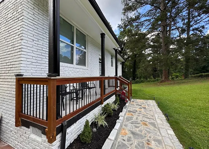 Relaxing Forest Park Home Near Airport & Downtown