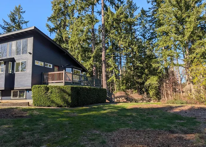 Spacious 3Br Retreat - Sleeps 6 - Near Seattle