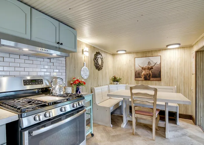 6-Bedroom, 2-Bath Cabin 4 Mi From Fishlake, Ut