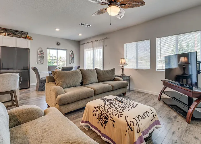 Private Pool & Patio! Family Getaway In Stockton