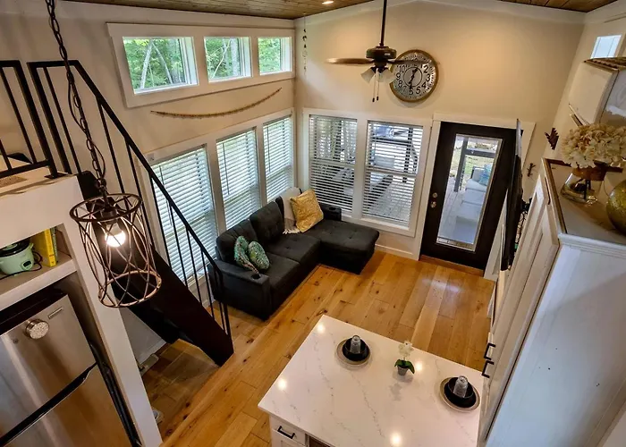 Scenic Mountain Cabin With Lake Access And Waterfall Views Near South Cumberland State Park Tennessee
