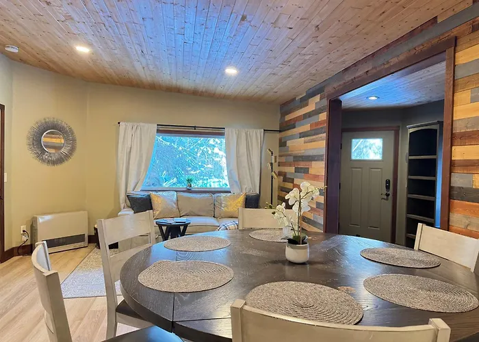 Residential Area Ski Chalet By Creek - Sleeps 6