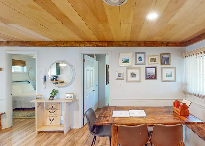 Jewelbox Cottage - Dog-Friendly Lakefront Home With Private Dock, Canoe & Sups