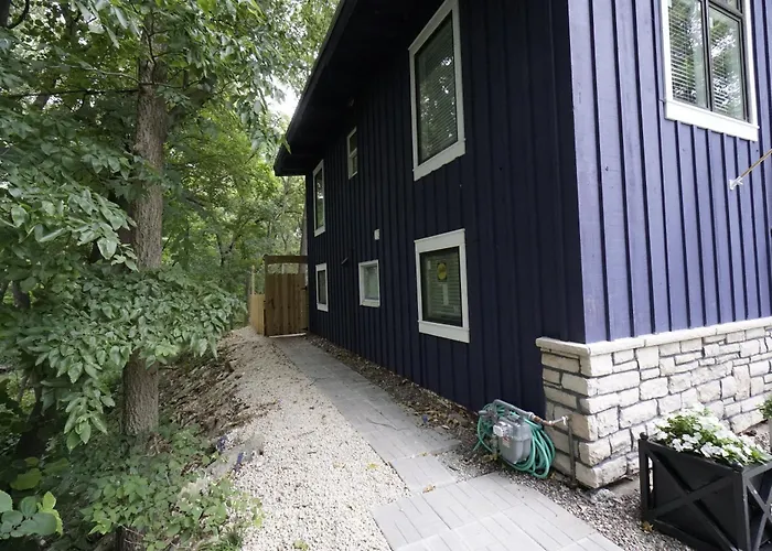 Wooded Riverside Retreat