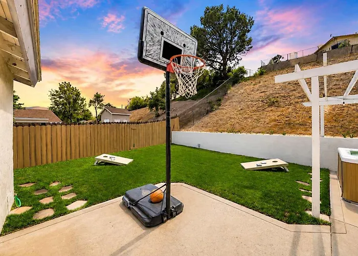 Spacious Home With Jacuzzi Bbq & Foosball