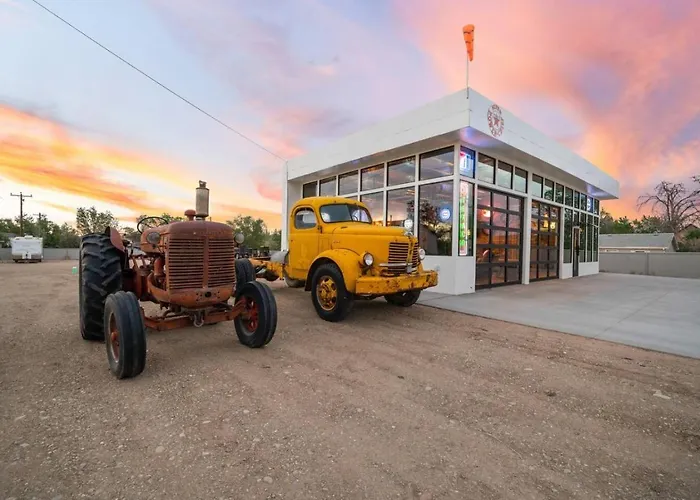 Krustys Motor Suite - Historic Gas Station Converted Retro Neon Garage