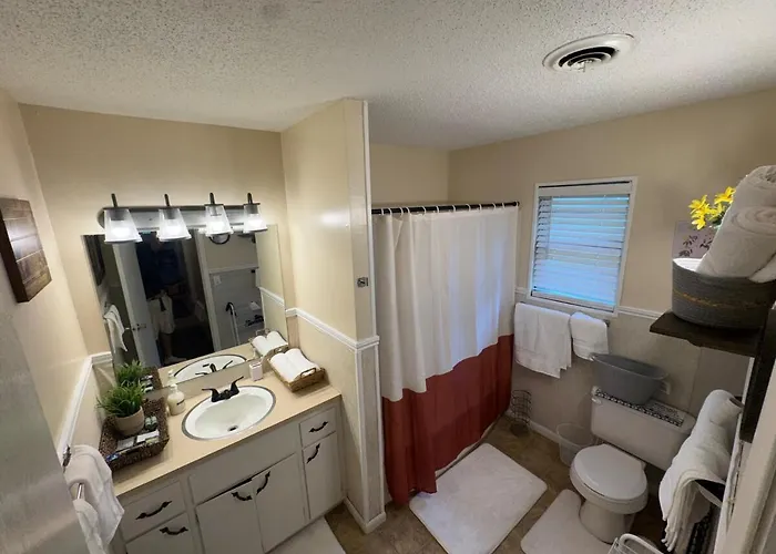 Freshly Remodeled 2 Bedroom Retreat