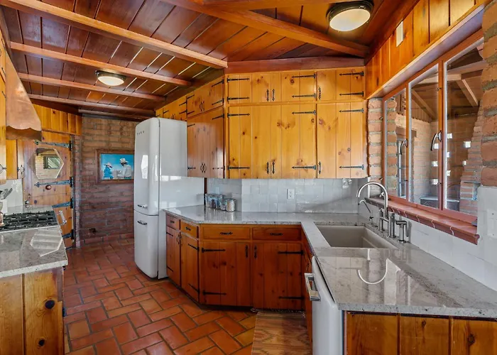 Luxury Horse Estate With Full Views