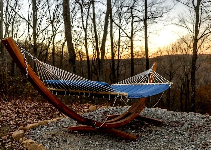 Scenic Bluffside Tiny Home Retreat With Kid-Friendly Loft Near South Cumberland In Monteagle, Tennessee