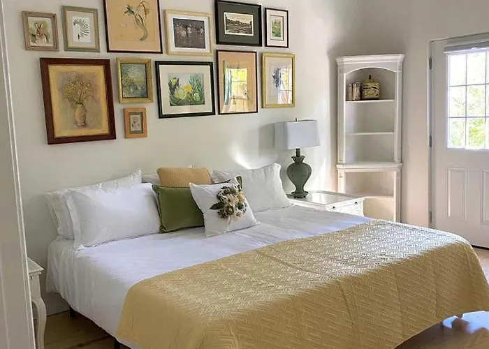 Charming Farmhouse Cottage Perfect For Family-Friendly Getaways In Signal Mountain, Chattanooga