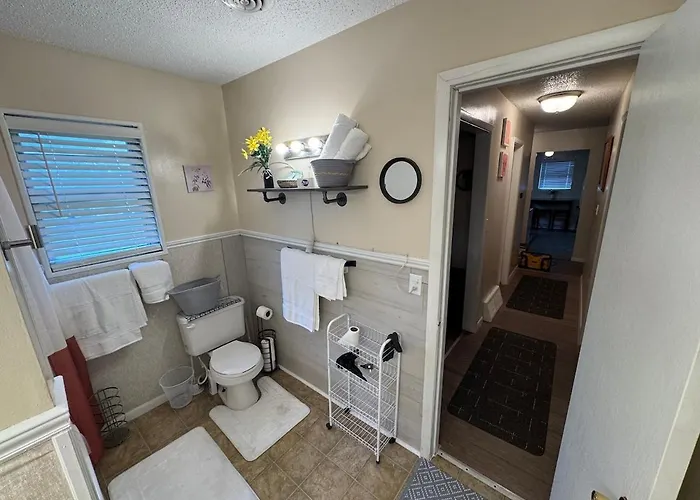 Freshly Remodeled 2 Bedroom Retreat