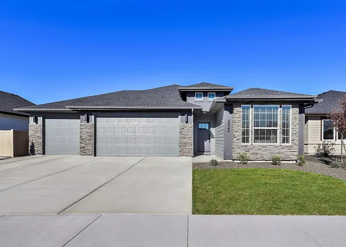 Heron House Near Lake And Golf