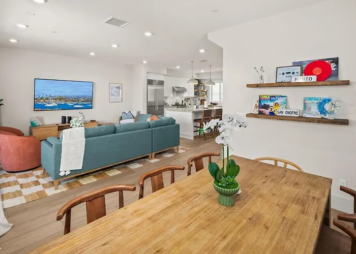 3 Minute Walk To Beach 4 Bedroom Home