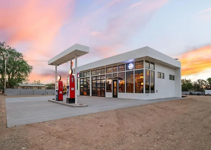 Krustys Motor Suite - Historic Gas Station Converted Retro Neon Garage