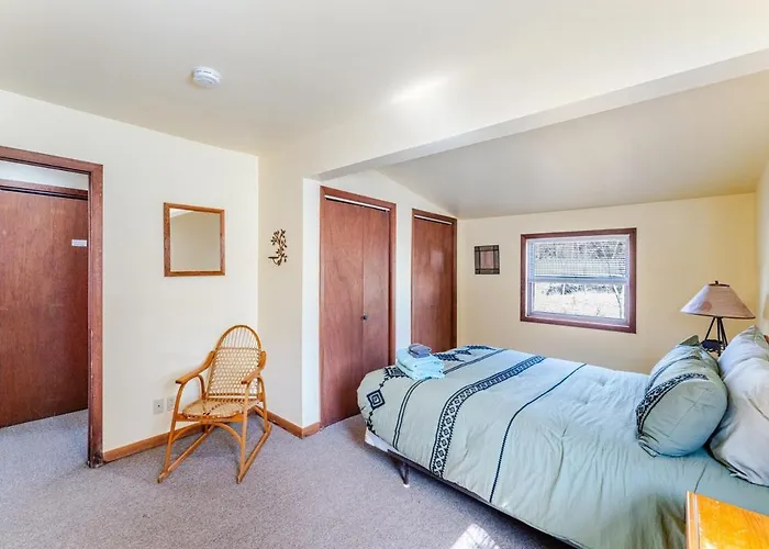 Cozy 3-Bedroom Cottage In Hunter, Ny