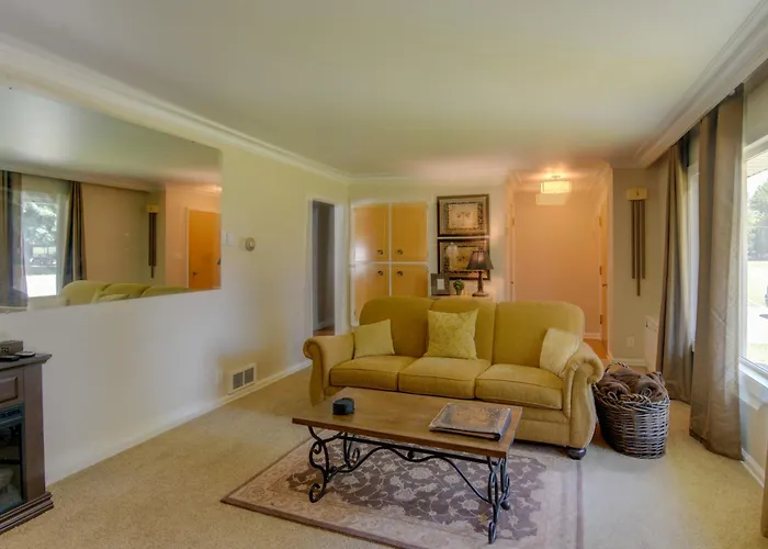 Hike, Golf & Fish! Pet-Friendly Getaway In Ashton