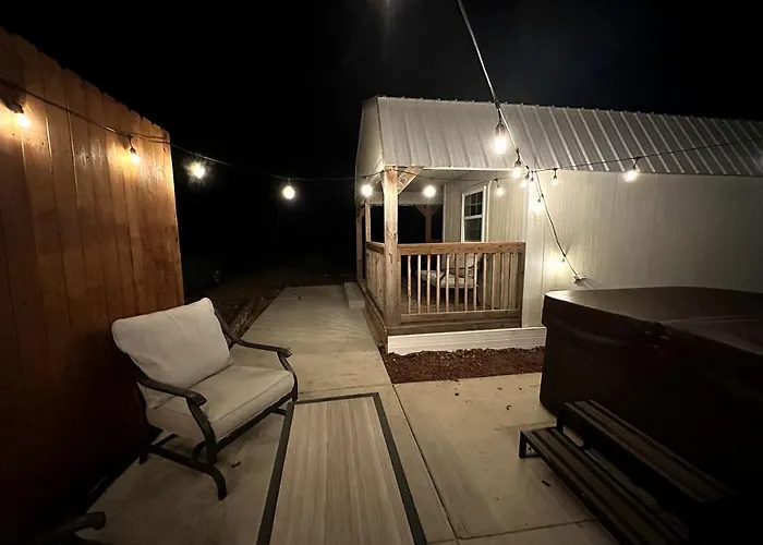 Rustic Cabin Escape With Hot Tub Near Oxford, Mississippi