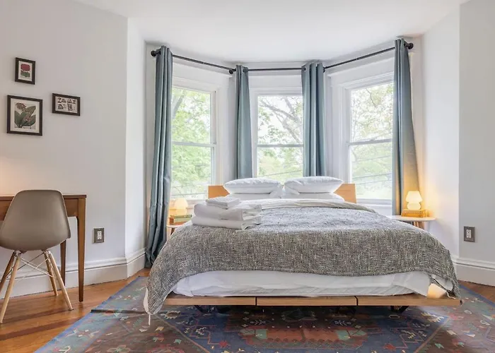Hudson Victorian - Walkable To Warren St