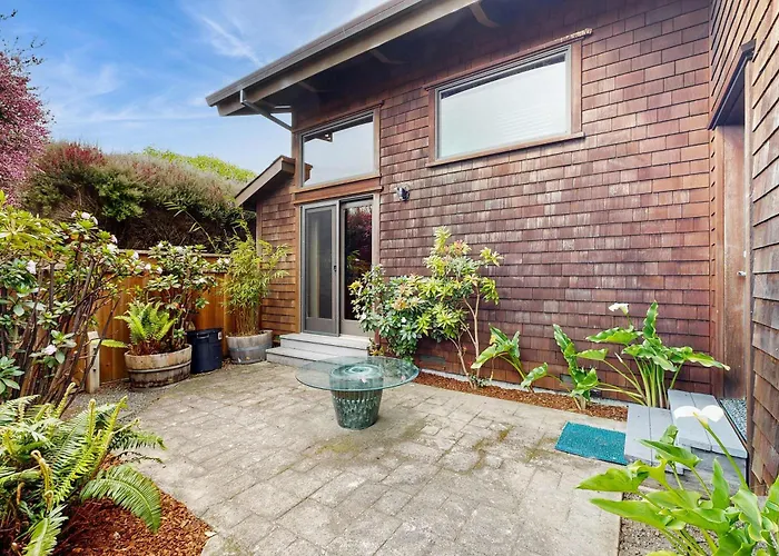 Mendocino Oceanfront Home - Hot Tub & Bbq
