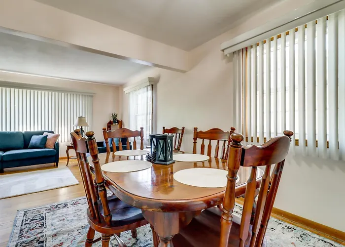 5 Mi To Lake Erie! Cozy Monroe Home & Private Yard