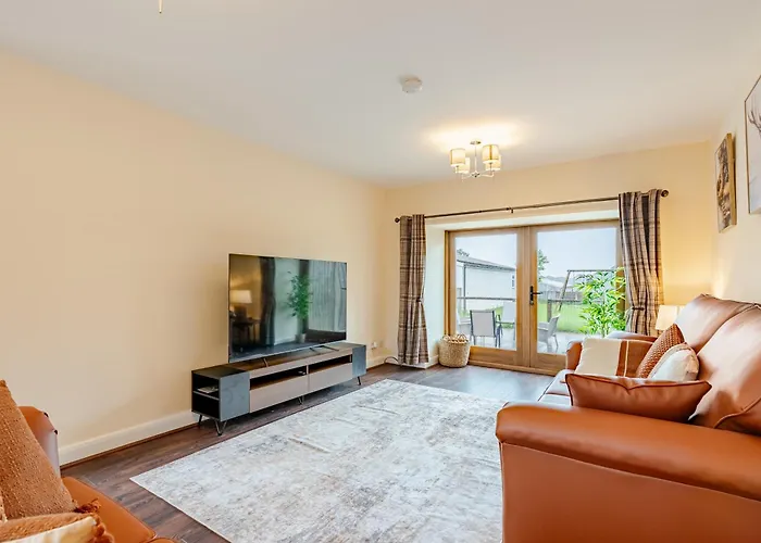 Spacious 3Br House In Blackburn, Garden, Free Wifi & 4-Car Parking