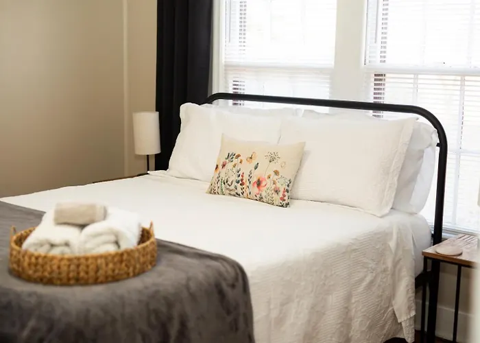 Charming 1940S Bungalow Cozy Vibes & Vintage Style