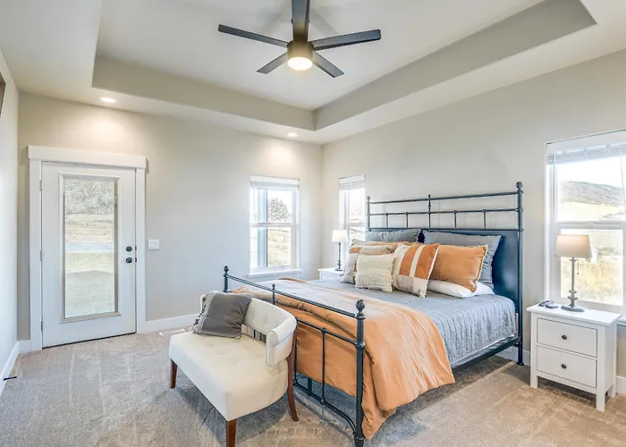 1 Mi To Pools: Chic Lava Hot Springs Home