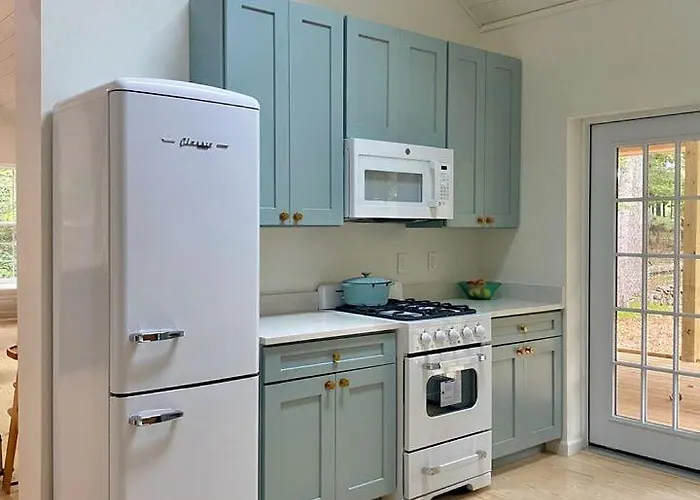 Charming Farmhouse Cottage Perfect For Family-Friendly Getaways In Signal Mountain, Chattanooga