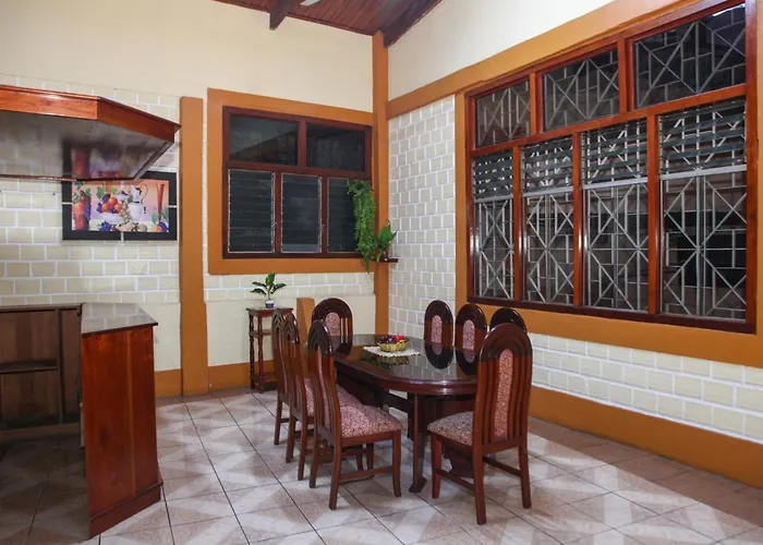 Linda Casona Con Piscina Ac Wifi Mall Para 12 Personas
