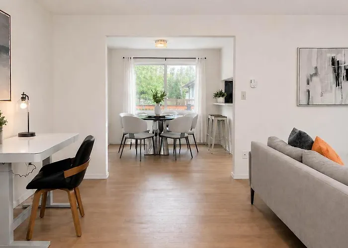 Spacious Pet Friendly Shoreline Home Ev Charger