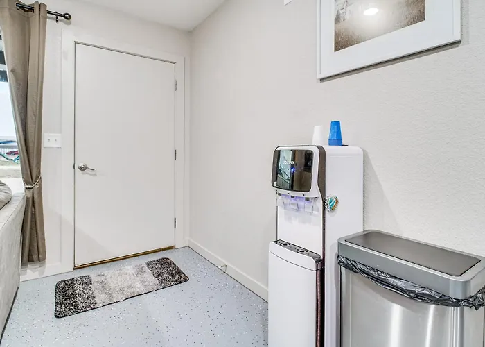 Family Fun! Quaint Seminole Home W/ Grill & Patio