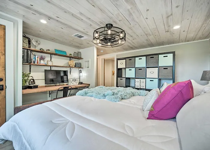 Blanco Riverfront Estate W/ 2 Homes: 4-Acre Oasis