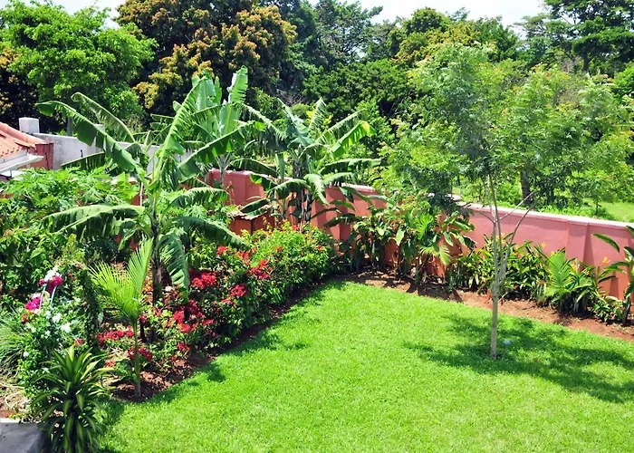Amazing Victoria Lake View Residence & Safaris