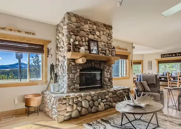Mountain Retreat - Deck Views - Sleeps 10