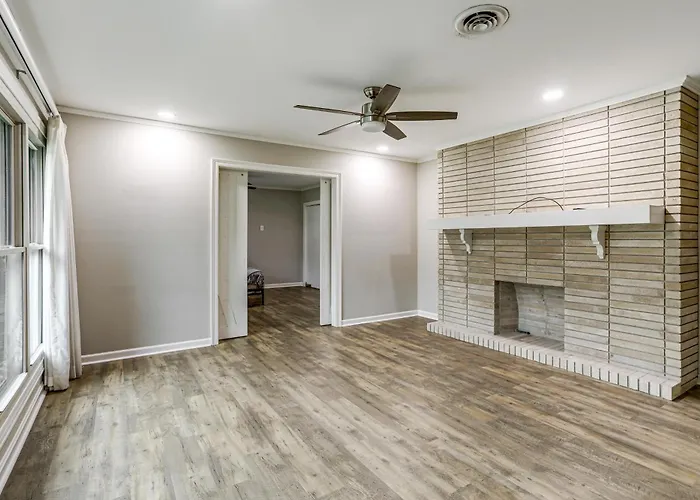 3 Mi To Dtwn Alexandria: Family Home W/ Hot Tub!