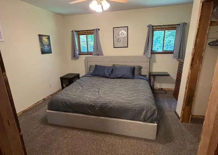 Maple Ridge Trail Side Cabin