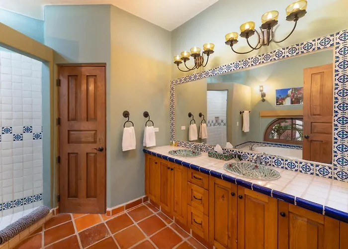 Beautiful Home In Founder - A Close Walk To The Beach And Wine Cellar