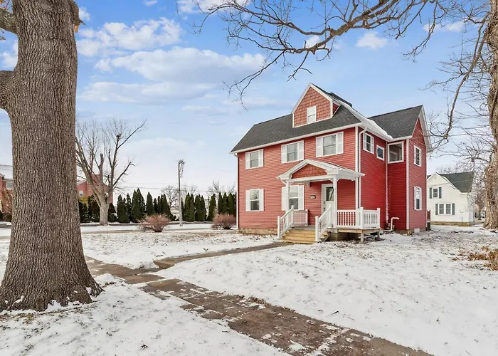 The Schoolhouse-Steps From Coe & Close To Downtown