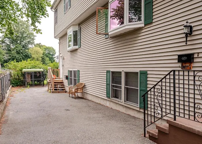 3Bdrm-1.5Bath Home- Walk To Salem-Beach-Shops-Pubs