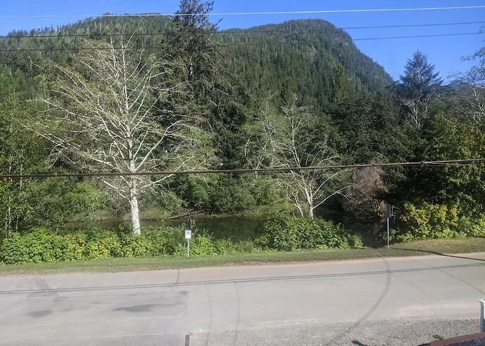 Tahsis Home On River'S Edge