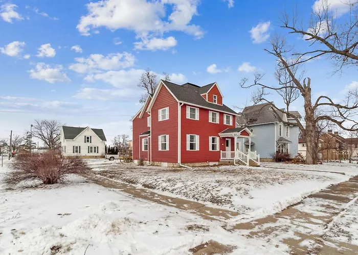 The Schoolhouse-Steps From Coe & Close To Downtown