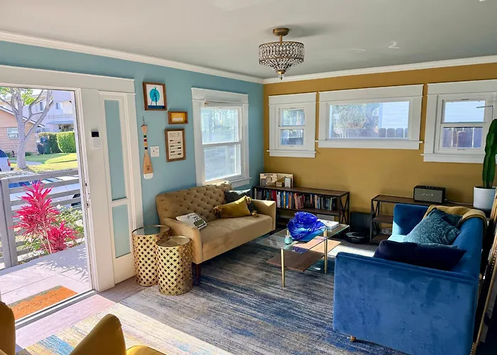 5 Minute Walk To Sofi Art Deco Beach Themed Cottage